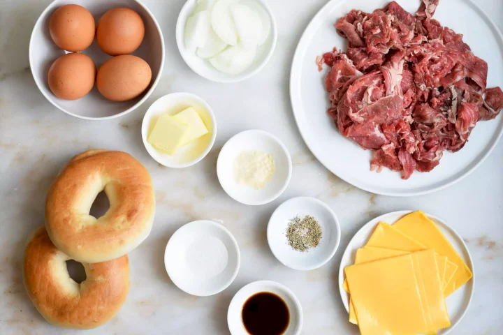 B&aacute;nh m&igrave; nướng, trứng v&agrave; pho m&aacute;t