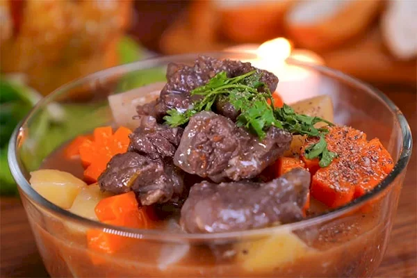Tr&igrave;nh b&agrave;y m&oacute;n ăn hấp dẫn v&agrave; thưởng thức