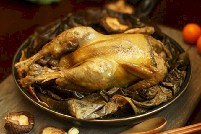 G&agrave; nướng đất s&eacute;t giấy bạc