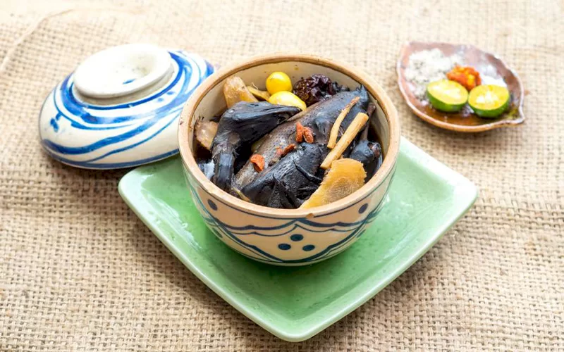 G&agrave; tiềm thuốc bắc bổ dưỡng