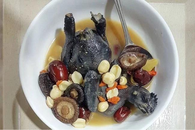 g&agrave; tiềm thuốc bắc